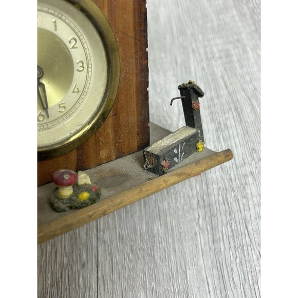 Vintage Wooden Bavarian Lodge Cabin Clock - Clock Works But House Needs TLC - Picture 8 of 12